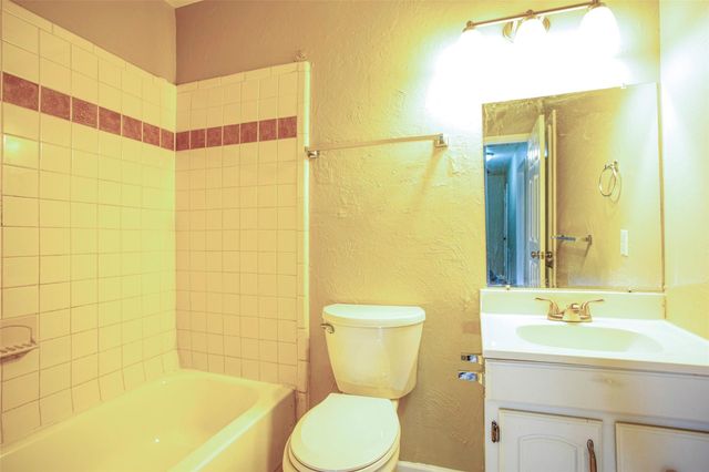 1556 Silverpines Road 556, Houston, TX 77062