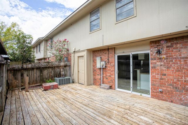 1556 Silverpines Road 556, Houston, TX 77062