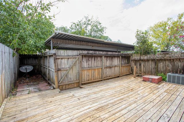 1556 Silverpines Road 556, Houston, TX 77062