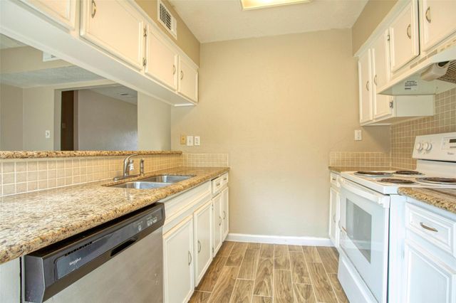 1556 Silverpines Road 556, Houston, TX 77062