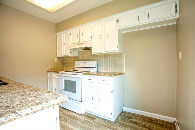 1556 Silverpines Road 556, Houston, TX 77062