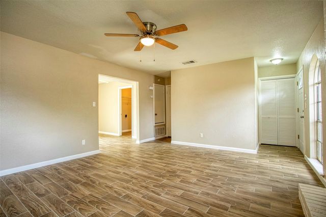 1556 Silverpines Road 556, Houston, TX 77062