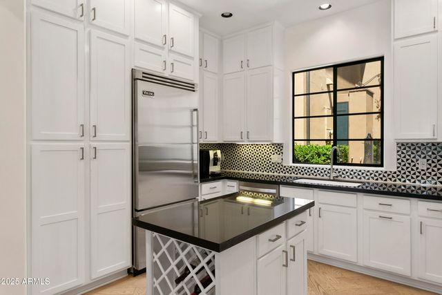 18650 N THOMPSON PEAK Parkway 1060, Scottsdale, AZ 85255