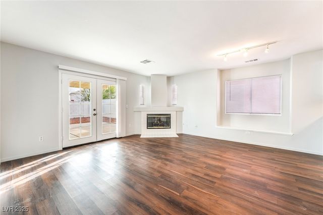 1904 Cedar Bluffs Way, Las Vegas, NV 89128