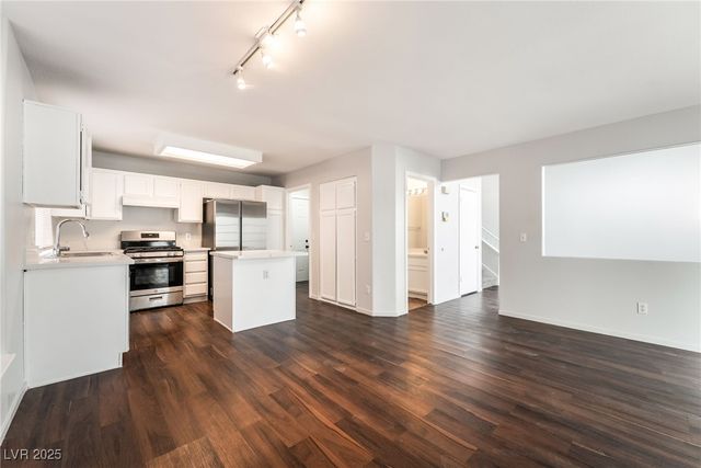 1904 Cedar Bluffs Way, Las Vegas, NV 89128