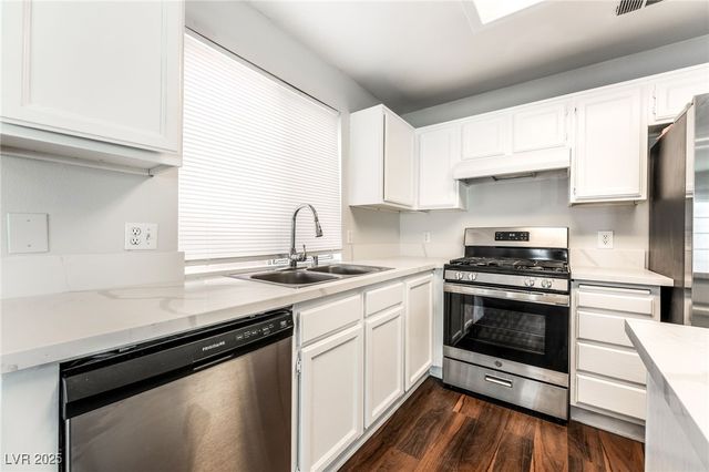 1904 Cedar Bluffs Way, Las Vegas, NV 89128