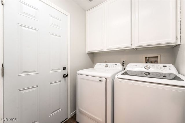 1904 Cedar Bluffs Way, Las Vegas, NV 89128