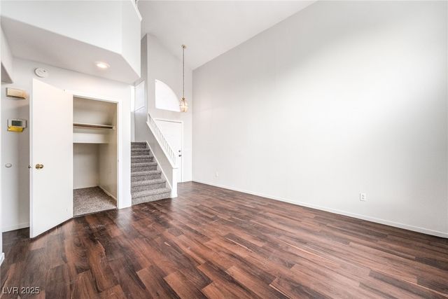 1904 Cedar Bluffs Way, Las Vegas, NV 89128