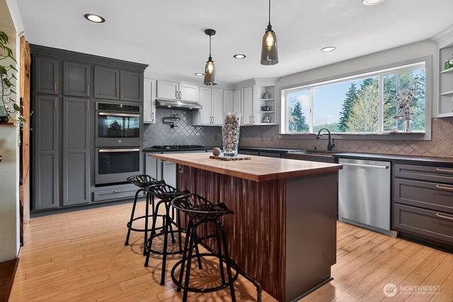 91 W Goforth Road, Sequim, WA 98382