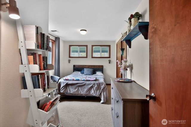 91 W Goforth Road, Sequim, WA 98382