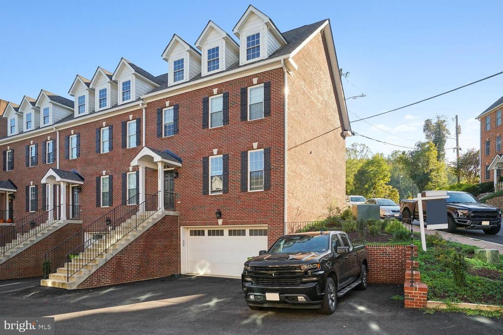 1555 RIVERTOWN PL, Occoquan, VA 22125