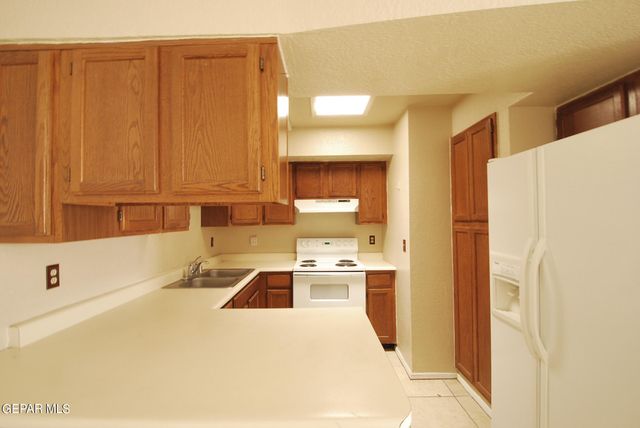216 CUTLASS Drive B, El Paso, TX 79932
