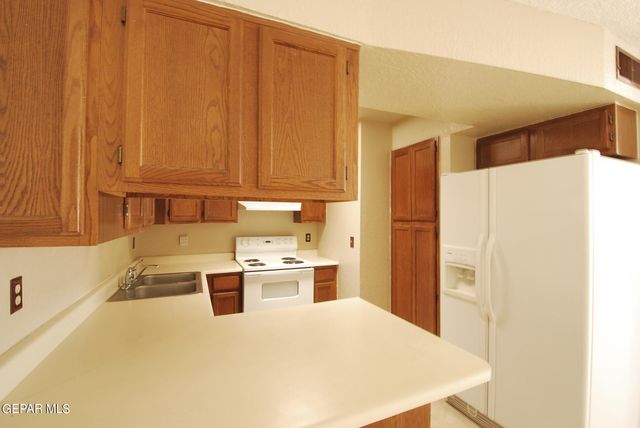 216 CUTLASS Drive B, El Paso, TX 79932