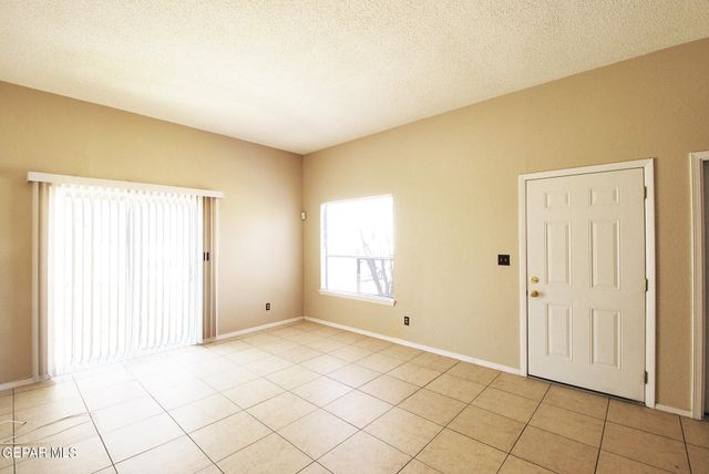216 CUTLASS Drive B, El Paso, TX 79932