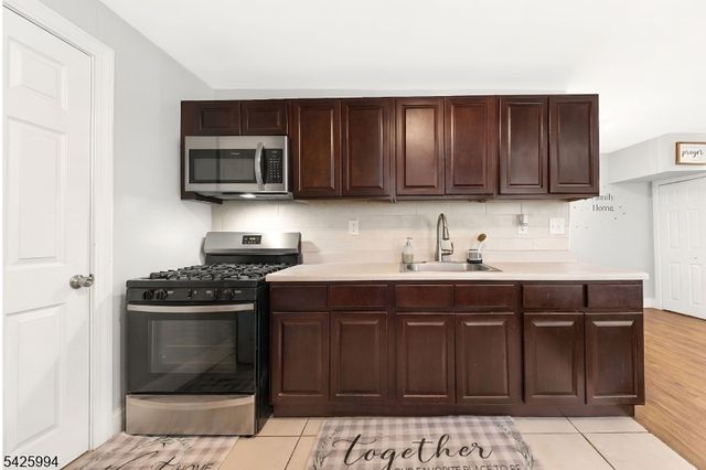 237 Halsted St, East Orange City, NJ 07018