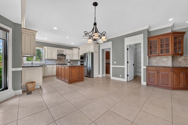 57629 Stonebriar Drive, Washington, MI 48094