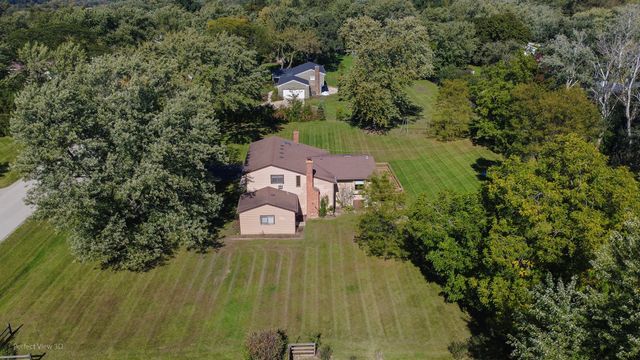 2244 Heathercliff Drive, Green Oaks, IL 60048