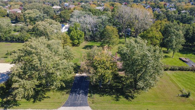 2244 Heathercliff Drive, Green Oaks, IL 60048