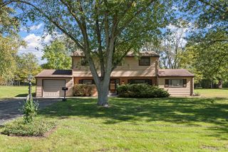 2244 Heathercliff Drive, Green Oaks, IL 60048