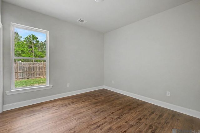 21117 April Ln, Livingston, LA 70754