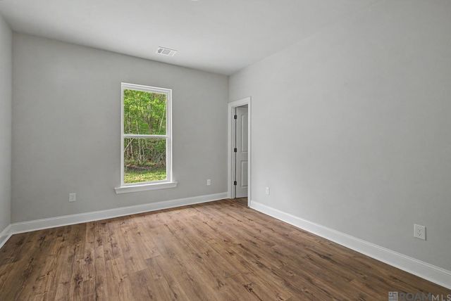 21117 April Ln, Livingston, LA 70754