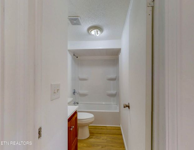 136 Hunters Ridge, Madisonville, TN 37354