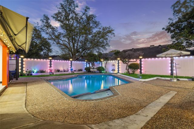 15302 La Mancha Drive, Houston, TX 77083