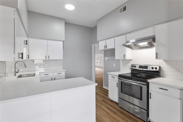 10437 High Hollows Drive 219, Dallas, TX 75230