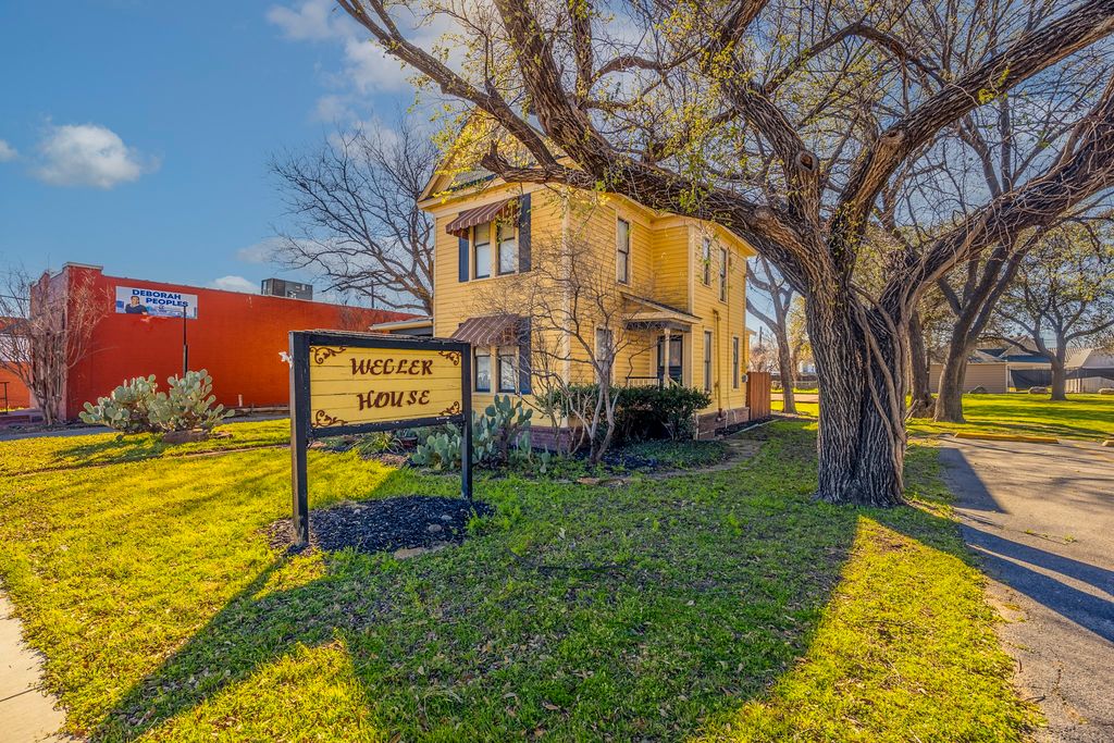 3126 Handley Drive, Fort Worth, TX 76112