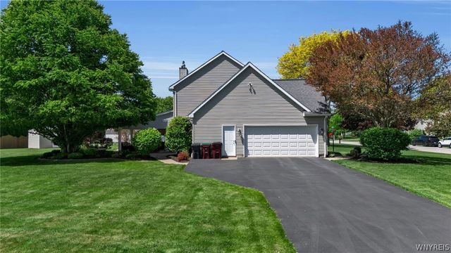 62 Burbank Drive, Orchard Park, NY 14127