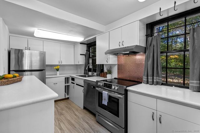 1166 Old Racebrook Road, Woodbridge, CT 06525