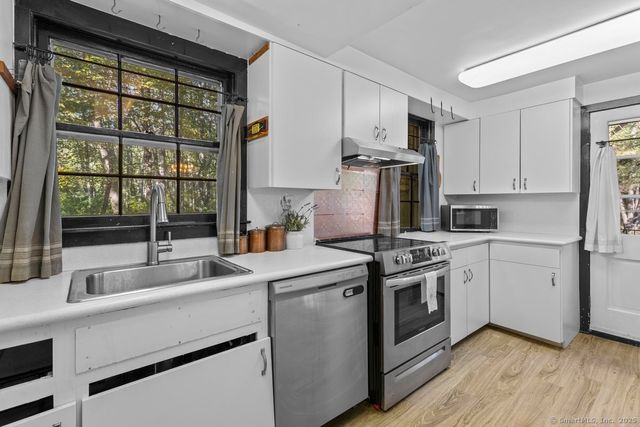 1166 Old Racebrook Road, Woodbridge, CT 06525