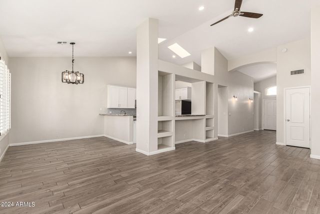 3334 N 42ND Street, Phoenix, AZ 85018