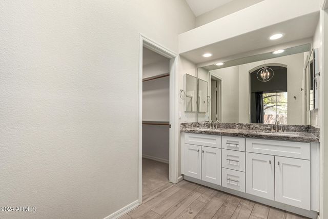 3334 N 42ND Street, Phoenix, AZ 85018