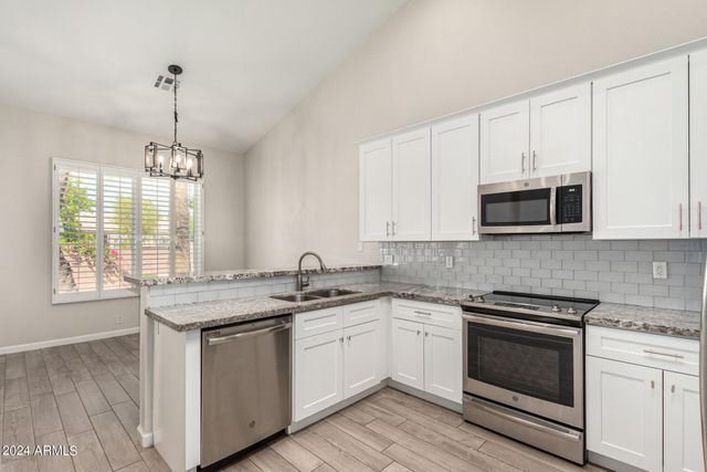 3334 N 42ND Street, Phoenix, AZ 85018