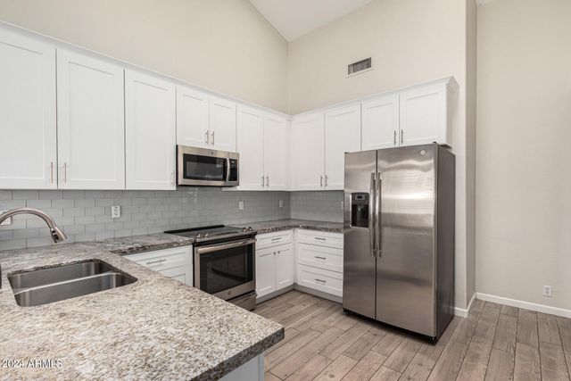 3334 N 42ND Street, Phoenix, AZ 85018