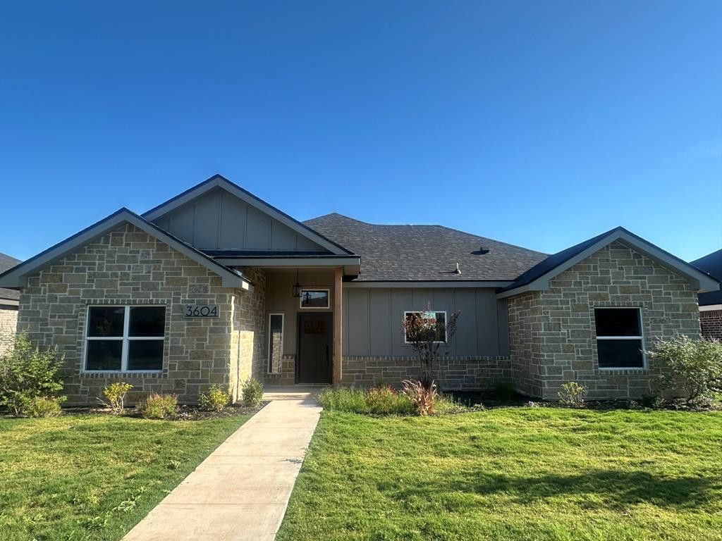 Image 1 of property listing at 3604 Grandview Drive, San Angelo, TX 76904