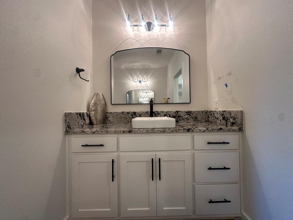 Image 12 of property listing at 3604 Grandview Drive, San Angelo, TX 76904