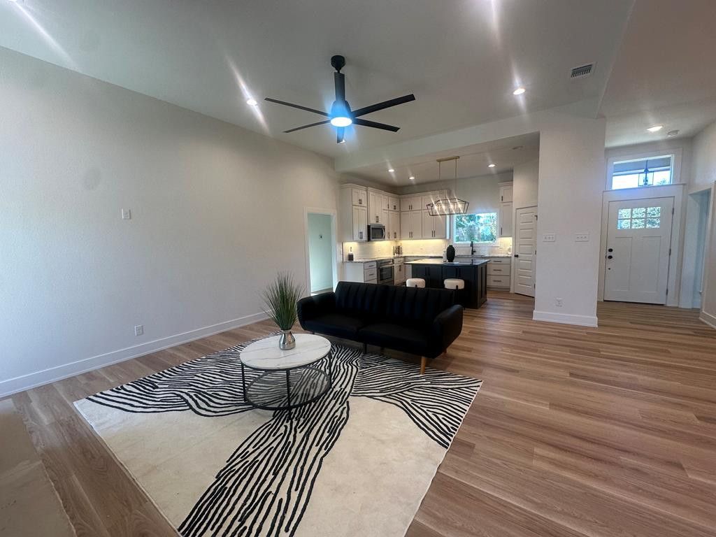 Image 6 of property listing at 3604 Grandview Drive, San Angelo, TX 76904