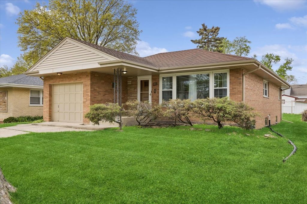 Image 2 of property listing at 748 N Rohde Avenue, Hillside, IL 60162