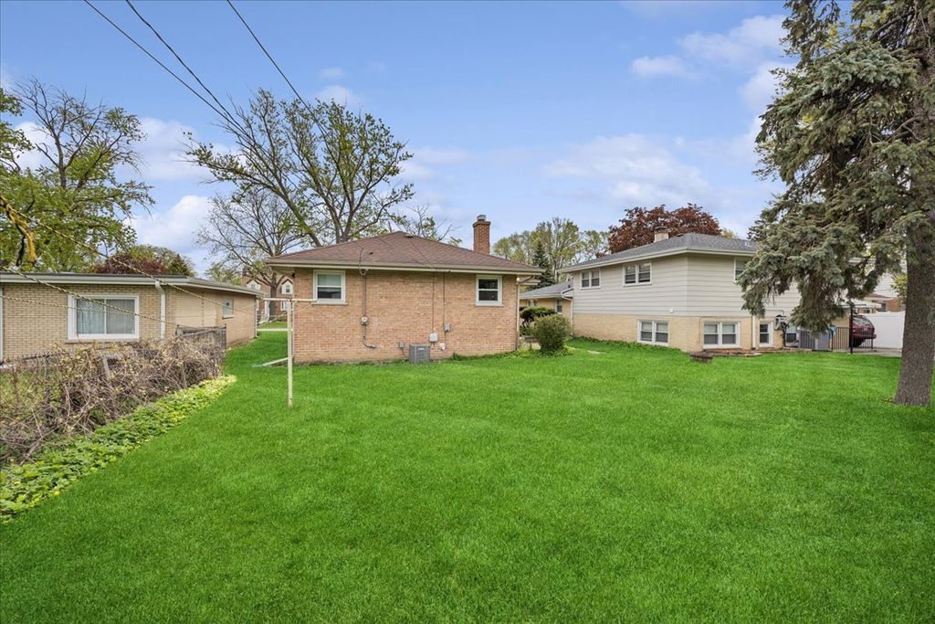 Image 19 of property listing at 748 N Rohde Avenue, Hillside, IL 60162