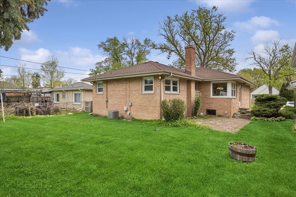 Image 20 of property listing at 748 N Rohde Avenue, Hillside, IL 60162
