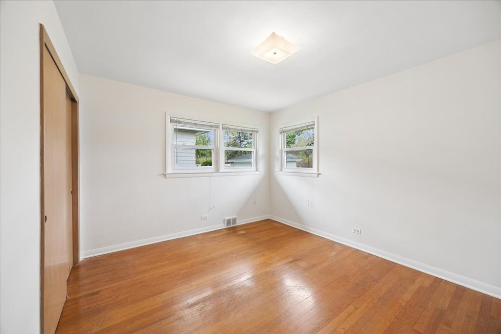 Image 10 of property listing at 748 N Rohde Avenue, Hillside, IL 60162