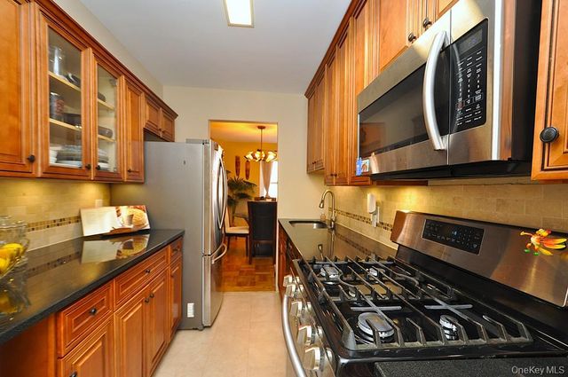 10 Old Mamaroneck Road 2A, White Plains, NY 10605