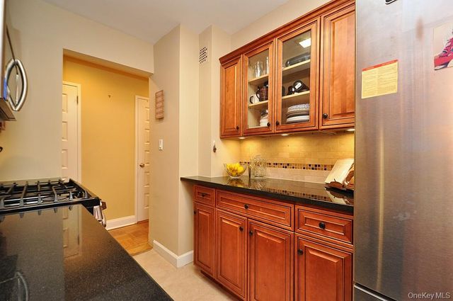 10 Old Mamaroneck Road 2A, White Plains, NY 10605