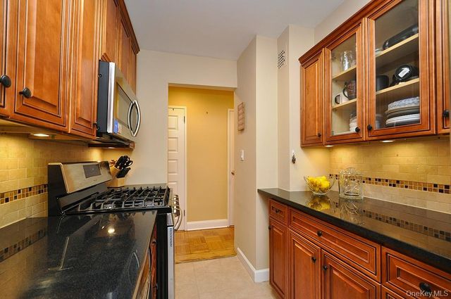 10 Old Mamaroneck Road 2A, White Plains, NY 10605