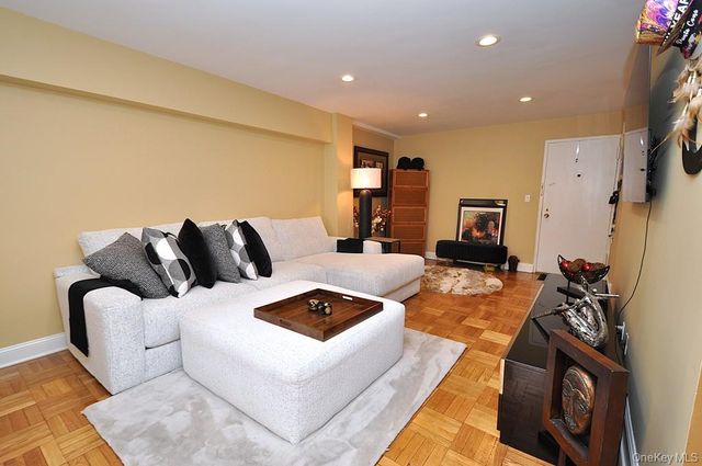 10 Old Mamaroneck Road 2A, White Plains, NY 10605