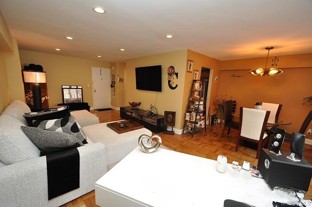 10 Old Mamaroneck Road 2A, White Plains, NY 10605