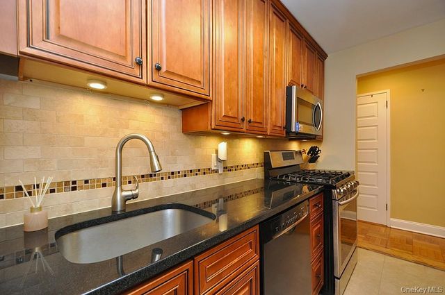 10 Old Mamaroneck Road 2A, White Plains, NY 10605