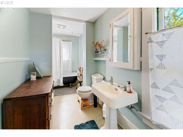 3821 N GANTENBEIN Ave, Portland, OR 97227